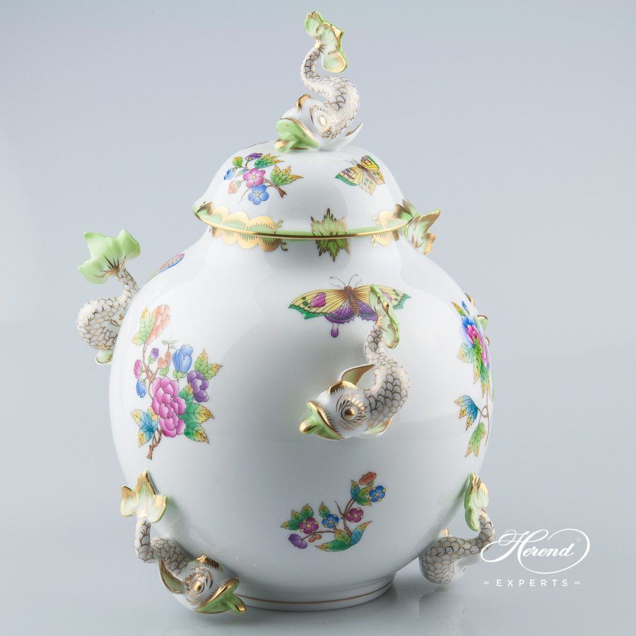 带有海豚装饰钮的精美花瓶 – 维多利亚女王 – 海兰德细瓷